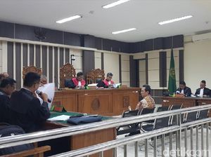 Bupati Kebumen Nonaktif Didakwa Terima Suap Rp 12 M Bupati Kebumen Nonaktif Didakwa Terima Suap Rp 12 M