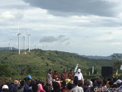 Tekan Sirene, Jokowi Resmikan Kebun Angin Sidrap