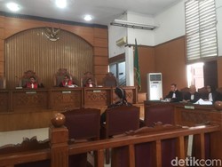 Ahmad Dhani ke Saksi: Dia Kurang Pengetahuan