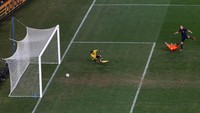 Iniesta sendiri dikenal sebagai pahlawan timnas Spanyol di Piala Dunia 2010, usai gol tunggalnya ke gawang Belanda di menit ke-116 memastikan Tim Matador menjuarai turnamen. (Foto: Michael Steele/Getty Images)