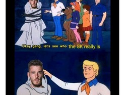 Aksi detektif-detektifan ala Scooby Doo cs di meme ini mengungkap bahwa kiper Spanyol di Rusia bukanlah De Gea melainkan Karius. (Foto: Internet/9gag)