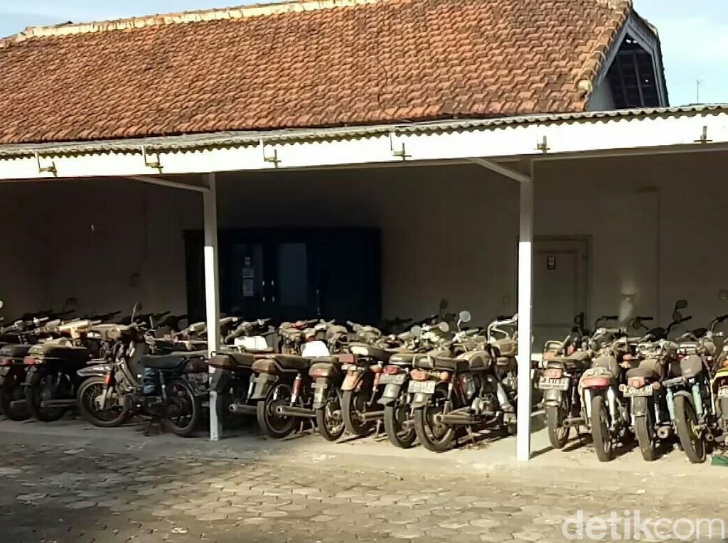 Raja Sengon Punya 150 Motor Jadul, Tak Bakal Dijual Raja Sengon Punya 150 Motor Jadul, Tak Bakal Dijual