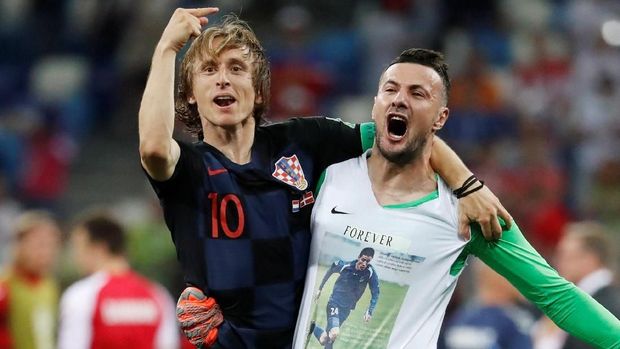 Danijel Subasic menyelamatkan Luka Modric dari cemoohan karena sempat gagal mengeksekusi penalti melawan Denmark.