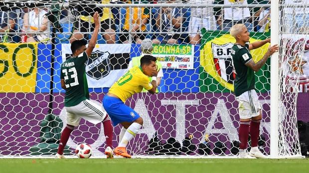 Roberto Firmino mencetak gol kedua Brasil.