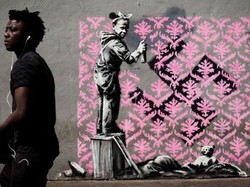 Dalam Gambar: Banksy Sang Misterius Akhirnya Menjamah Jalanan Paris