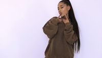 Foto: Gaya Seksi Ariana Grande yang Ikuti Tren Pakai Baju Tanpa Celana
