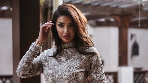 Suka Pamer Kekayaan, Sosialita Cantik Keturunan Arab Ini Populer di Medsos