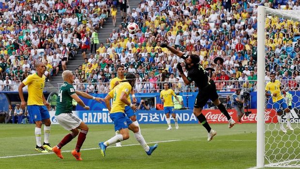 Alisson Becker tampil gemilang bersama timnas Brasil.