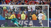 Golovin mampu membawa Rusia unggul 3-2. REUTERS/Kai Pfaffenbach.