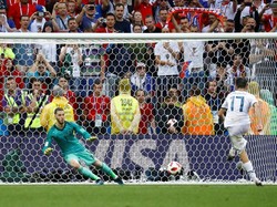 Golovin mampu membawa Rusia unggul 3-2. REUTERS/Kai Pfaffenbach.