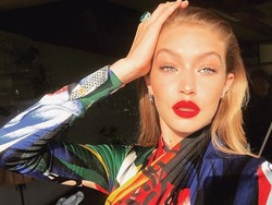 Bikin Tren Pose Migrain di Kalangan Seleb, Wanita Ini Diprotes!