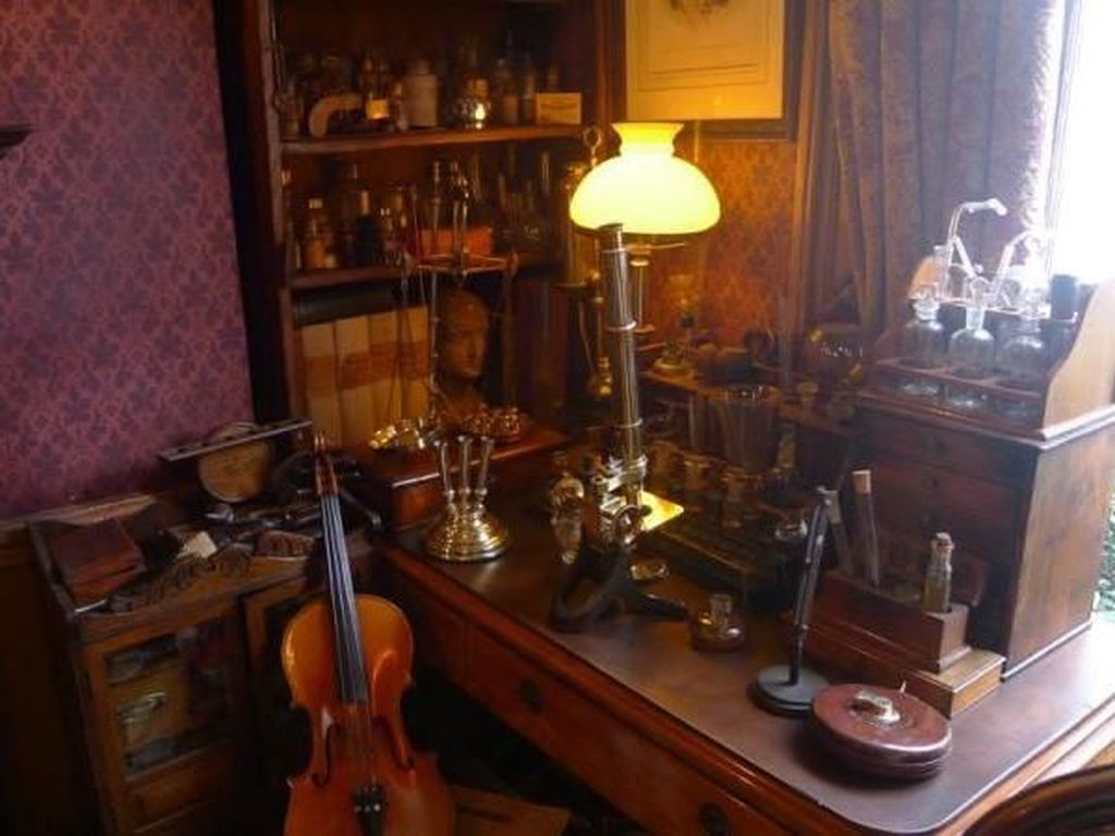 Mengintip Isi Rumah Sherlock Holmes Mengintip Isi Rumah Sherlock Holmes