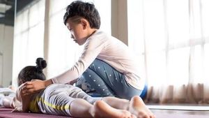 Instruktur Yoga Termuda di China Penghasilannya Sampai Ratusan Juta