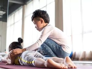 Instruktur Yoga Termuda di China Penghasilannya Sampai Ratusan Juta