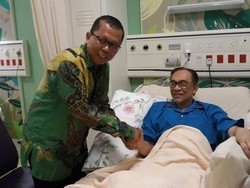 Sekjen PPP Jenguk Anwar Ibrahim, Bahas Politik Islam RI-Malaysia