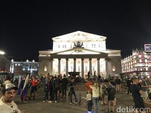 Pesta Semalam Suntuk di Moskow Sambut Kelolosan Rusia Pesta Semalam Suntuk di Moskow Sambut Kelolosan Rusia