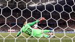 Melihat Lagi Tangan Sakti Danijel Subasic