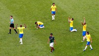 Tak ada gol tambahan di sisa waktu. Brasil pun menutup laga dengan kemenangan 2-0. REUTERS/David Gray.