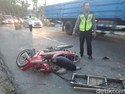 Gagal Salip Truk Tronton, Penjual Tahu Tewas Terlindas