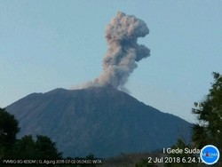Gunung Agung Kembali Erupsi Pagi Ini, Aktivitas Bandara Normal