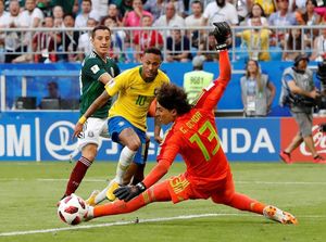 Ochoa Kerja Keras Bagai Kuda, tapi Meksiko Kalah Juga