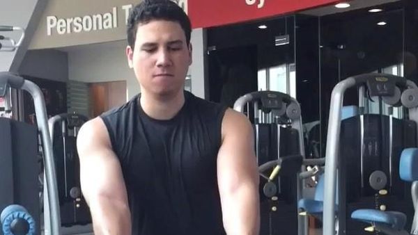 Foto: Tubuh Kekar Abel Poetra, si Ganteng Anak Meriam Bellina