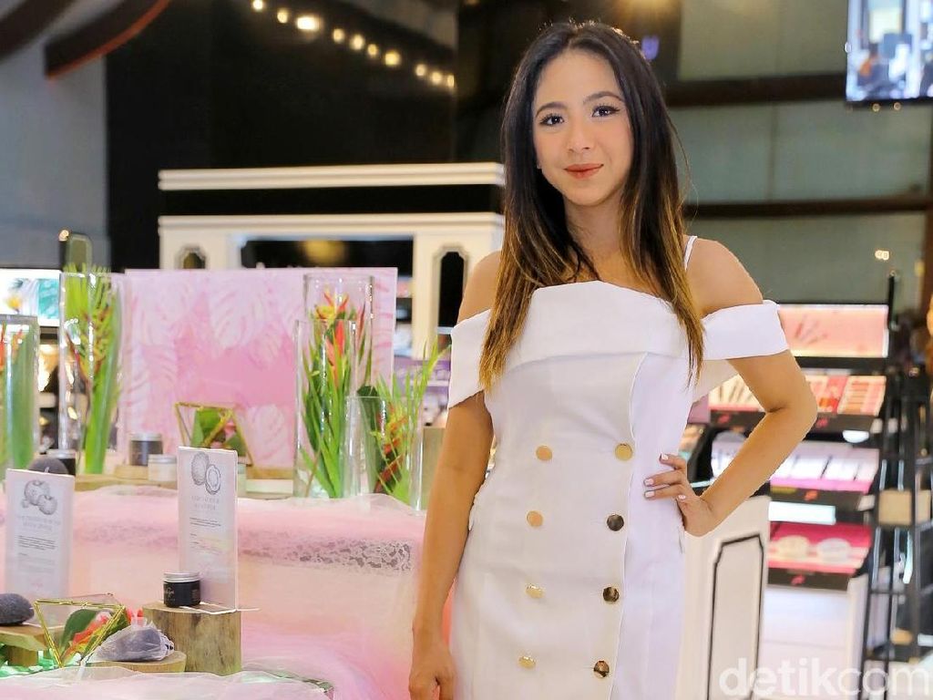 Nadia Vega Luluran Kopi di Bathtub Demi Usir Bosan Nadia Vega Luluran Kopi di Bathtub Demi Usir Bosan