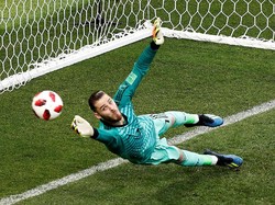 Ignasevich berhasil menaklukkan De Gea. REUTERS/Maxim Shemetov.