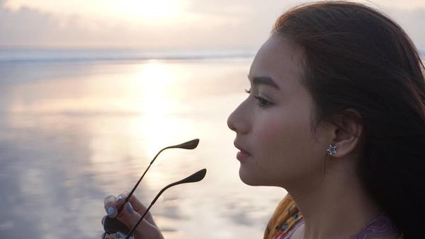 Foto: Gaya Liburan Si Cantik Adzana Bing Slamet