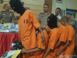 Keluarga Pelempar Batu di Tol Tangerang Minta Maaf ke Korban Keluarga Pelempar Batu di Tol Tangerang Minta Maaf ke Korban