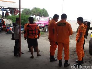 2 Wisatawan Pantai Parangtritis Hilang, Tim Pencari Sebar Jaring 2 Wisatawan Pantai Parangtritis Hilang, Tim Pencari Sebar Jaring