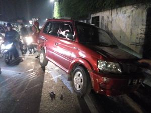 Kendarai Motor Ojek Online, Perempuan Ini Tabrak Mobil dan Tewas