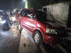 Kendarai Motor Ojek Online, Perempuan Ini Tabrak Mobil dan Tewas