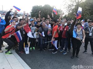 Dari Indonesia, Puluhan Fans Ini Dukung Rusia di Luzhniki