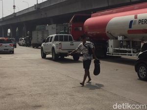 Polisi Mengaku Sulit Tindak Bocah Pencuri Bensin dari Truk Tangki Polisi Mengaku Sulit Tindak Bocah Pencuri Bensin dari Truk Tangki
