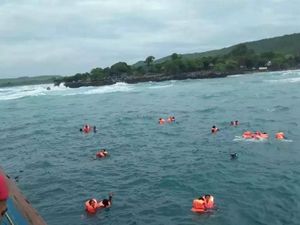 KM Lestari Maju Angkut 164 Orang, 20 di Antaranya No Name KM Lestari Maju Angkut 164 Orang, 20 di Antaranya No Name