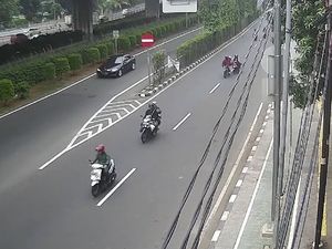 Video: Aksi Penjambret di Cempaka Putih Tewaskan Penumpang Ojol Video: Aksi Penjambret di Cempaka Putih Tewaskan Penumpang Ojol