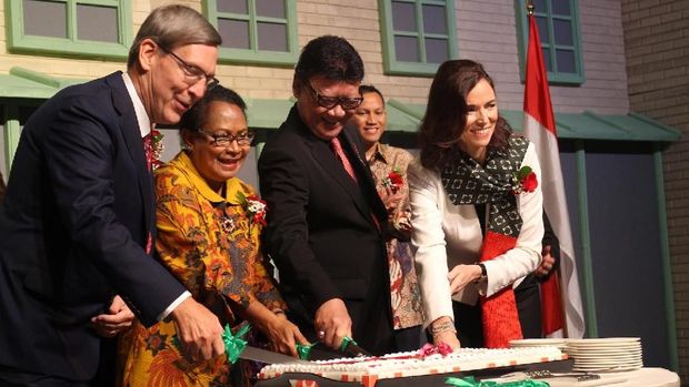 Duta Besar Kanada untuk Indonesia Peter MacArthur, Menteri Pemberdayaan Perempuan Yohana Yembise, Dubes Kanada untuk ASEAN, Marie-Louise Hannan, Mendagri Tjahjo Kumolo dalam gelaran perayaan 151 Years Canada National Day, Selasa (3/6).