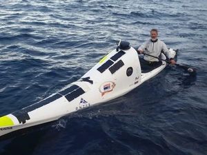 Warga Selandia Baru Berhasil Lintasi Selat Tasman Sendirian