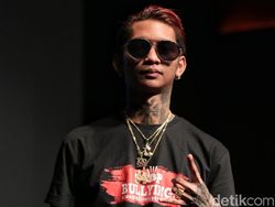 Netizen Ngamuk Young Lex Rekayasa Foto Bareng dengan Lisa BLACKPINK