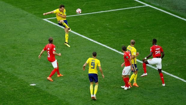 Swedia dan Swiss sama-sama melancarkan permainan efektif. (