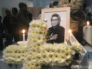 GM Sudarta adalah Bapak dan Guru bagi Kartunis-kartunis Muda GM Sudarta adalah Bapak dan Guru bagi Kartunis-kartunis Muda