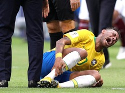 Sering Guling-guling Seperti Neymar, Kenapa Sih Pemain Bola Suka Diving?