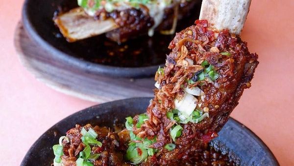 Sedap! Makan Siang dengan Iga Bakar Gurih Manis Rekomendasi Netizen