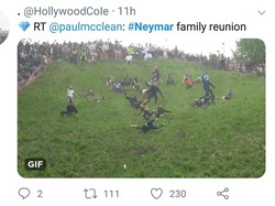Begini mungkin gaya keluarga Neymar, berguling-guling semua. (Foto: Twitter @HolywoodCole)