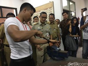 Kunjungi Pelatihan Kerja, Sandi Singgung Angka Pengangguran Kunjungi Pelatihan Kerja, Sandi Singgung Angka Pengangguran