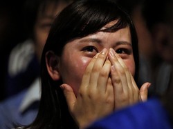 Tangis air mata dari salah seorang suporter Jepang setelah laga pertandingan Jepang melawan Belgia usai dengan kemenangan diraih Belgia 2-3. Issei Kato/Reuters.