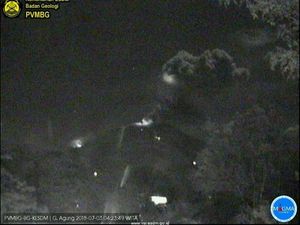 Dini Hari, Gunung Agung Erupsi Lagi