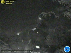 Dini Hari, Gunung Agung Erupsi Lagi