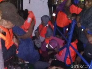 Ombak Tinggi, Masih Ada Penumpang Belum Dievakuasi dari KM Lestari